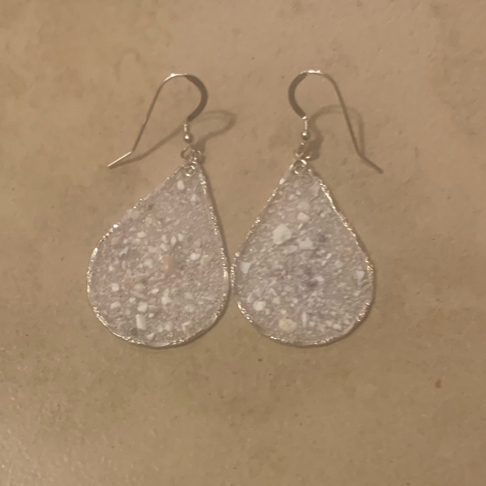 Seashell accent dangle earrings